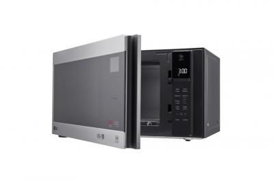 LG 0.9 cu. ft. NeoChef Countertop Microwave with Smart Inverter and EasyClean - LMC0975ST